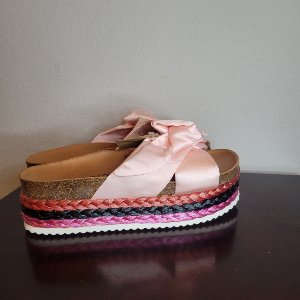 Chic Pink and Black Sandals with Platform Sole